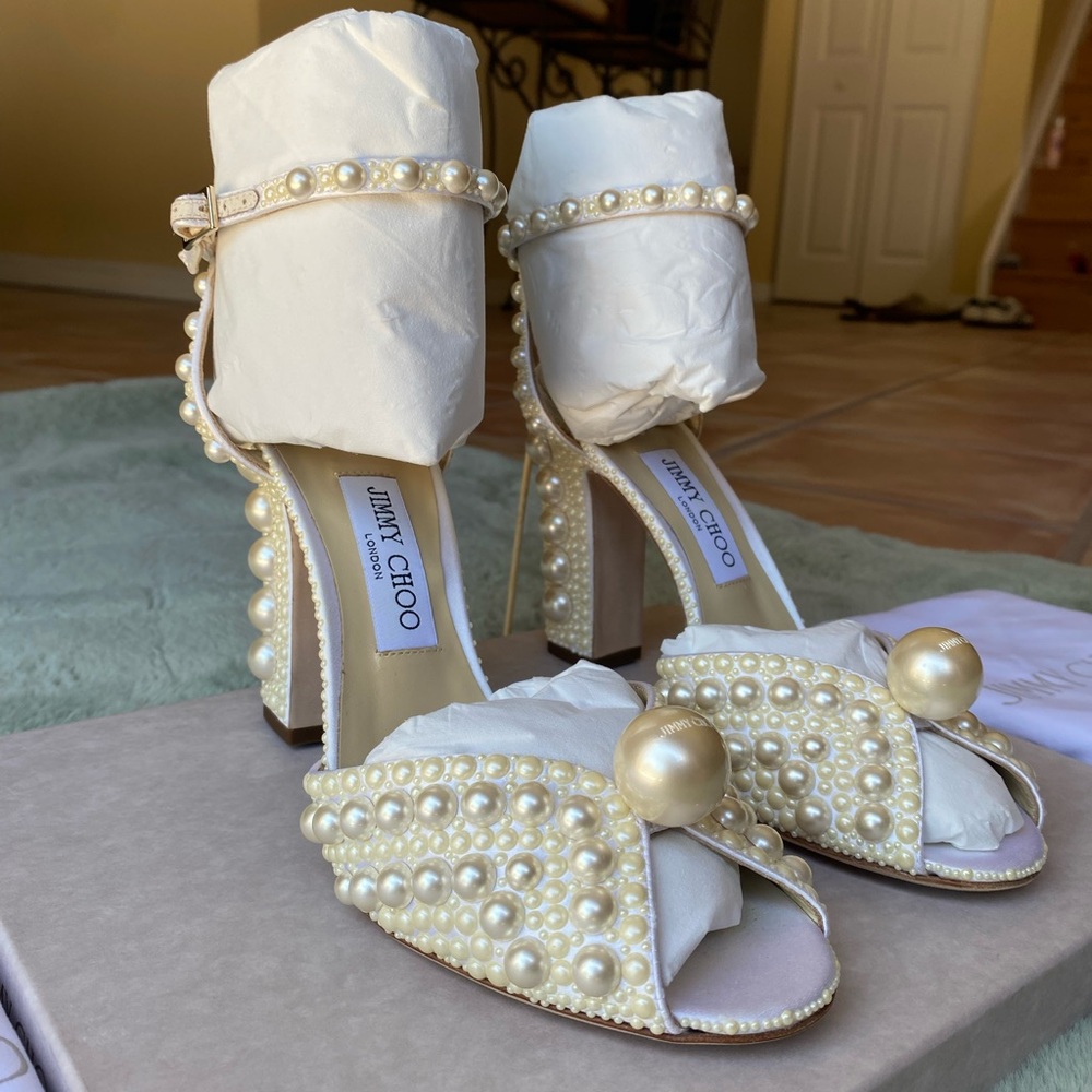 Jimmy Choo Sacaria 100 Heels Satin w/ all over pearls size 40.5